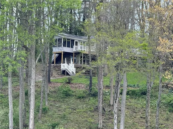 2594 W Buckhorn Dr, Millersburg, OH 44654