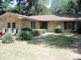 921 Arizona Ave, Wake Village, TX 75501
