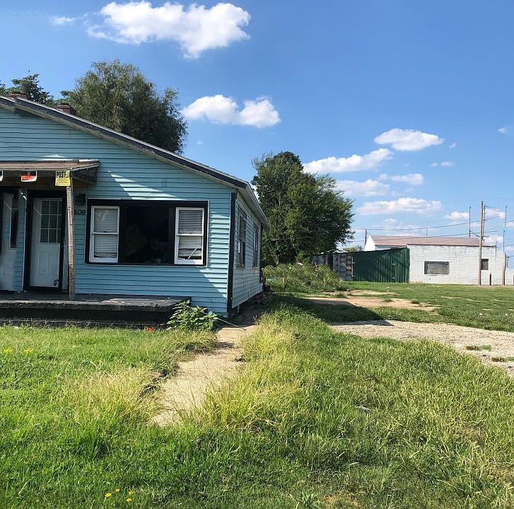 2nd image of 608 W Murray Ln