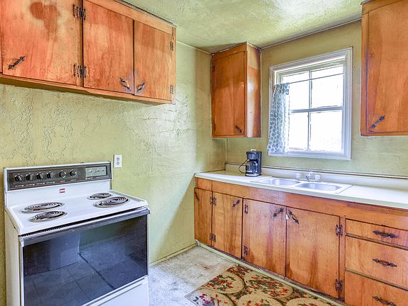 3rd image of 17789 Peterson Ln