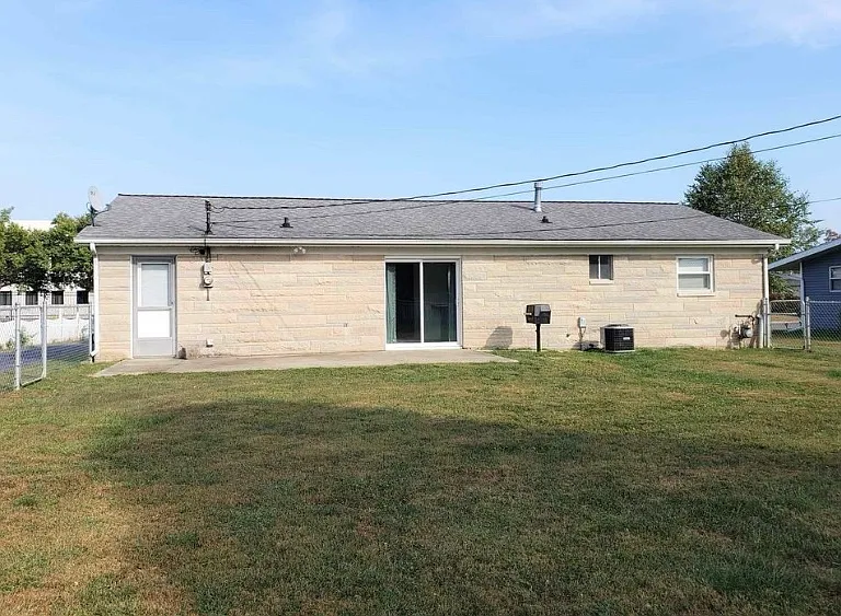 820 S Curry Pike — Photo 2