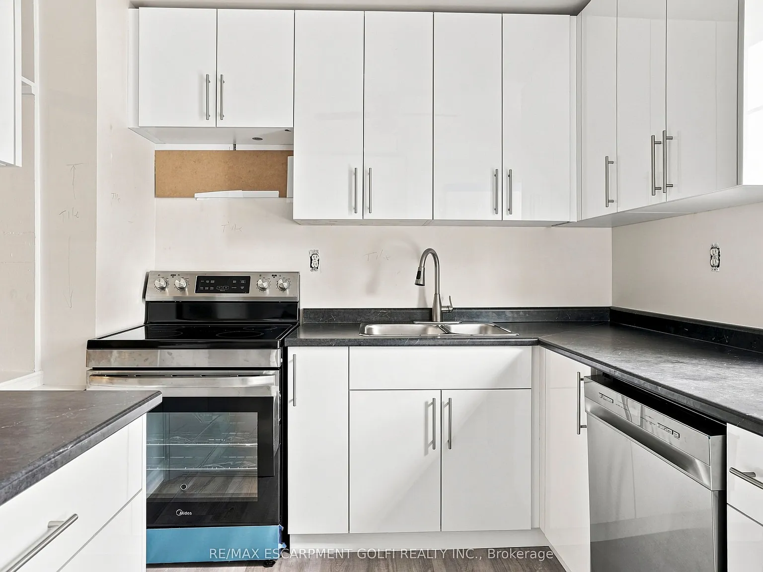 3 bed, $2,350 — Photo 2