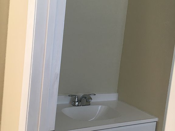 4th image of 216 Woodmere Blvd