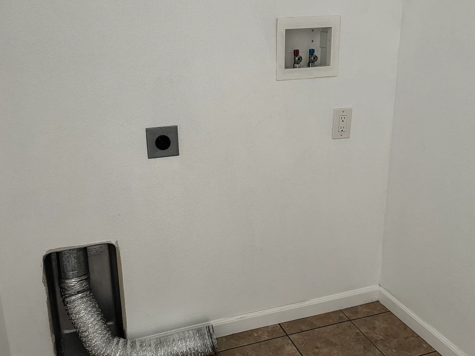 785 Hilltop Drive — Photo 3