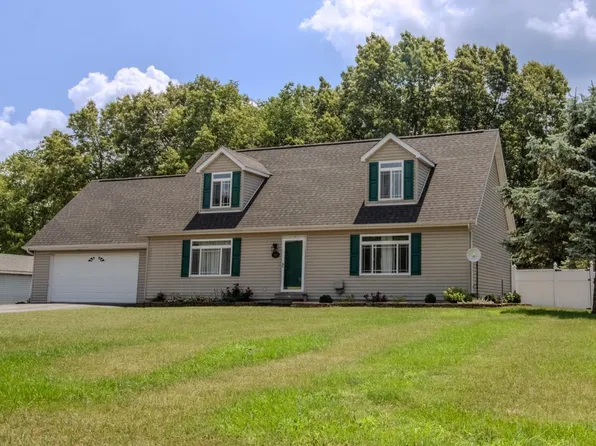 8915 E Long Lane Dr, Knox, IN 46534