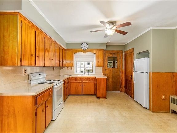 2nd image of 40 Congress St