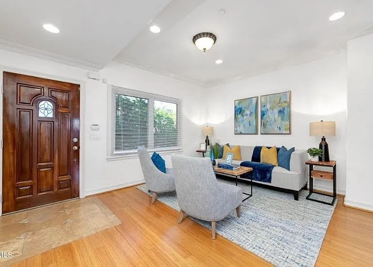 272 N Chester Ave #105 — Photo 4