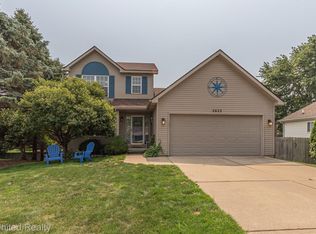 2622 Thistlewood Dr, Howell, MI 48843