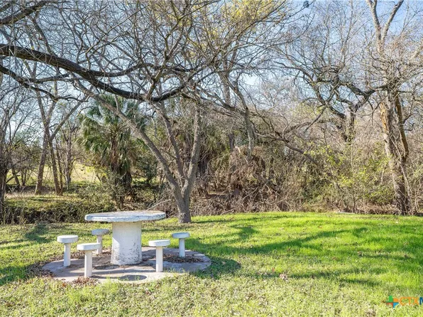 505 N Commerce St, Lockhart, TX 78644