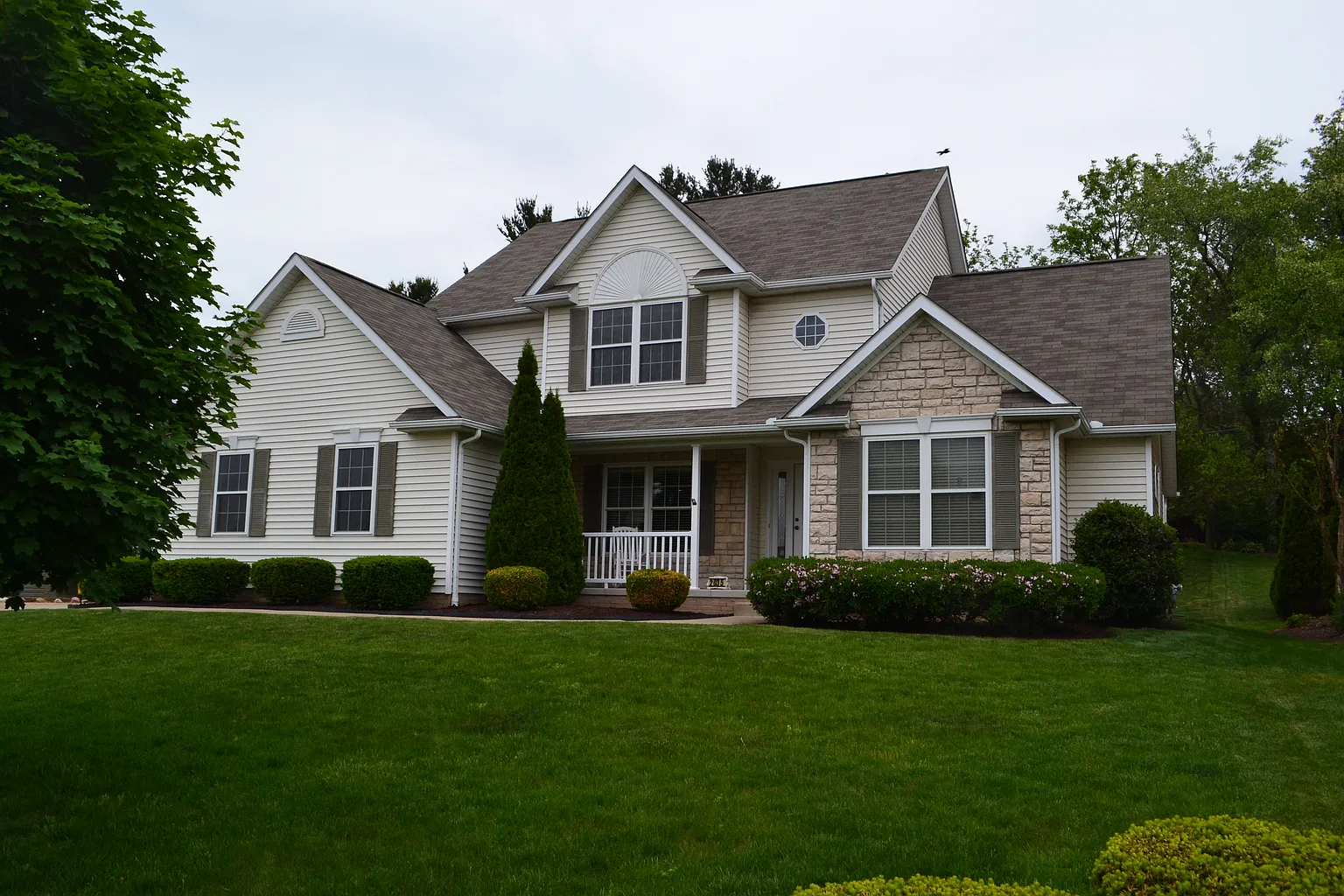 2035 Kingscote Cir NE photo 1