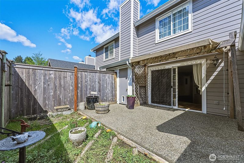 4th image of 6005 Merlot Lane SE