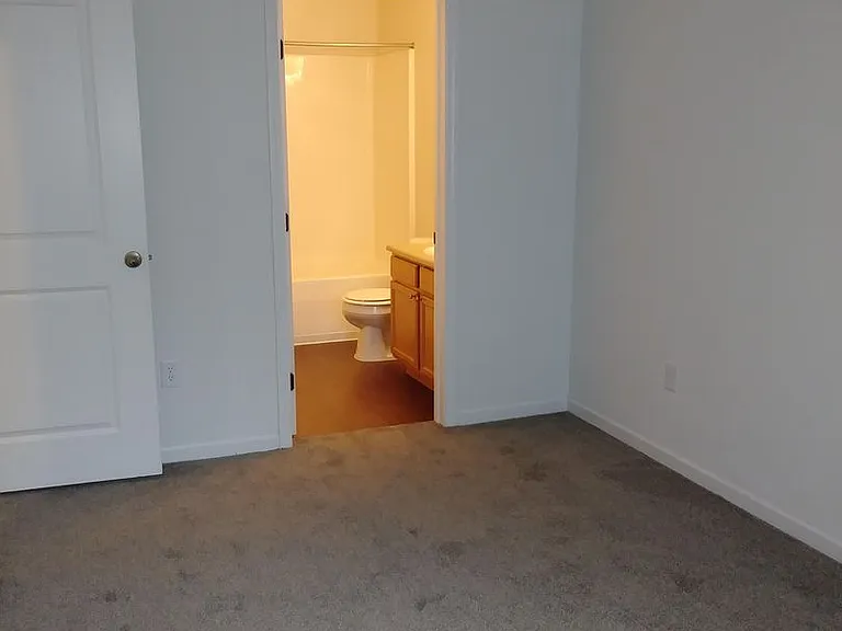 185 - COUNTRY VIEW APARTMENTS — Photo 42
