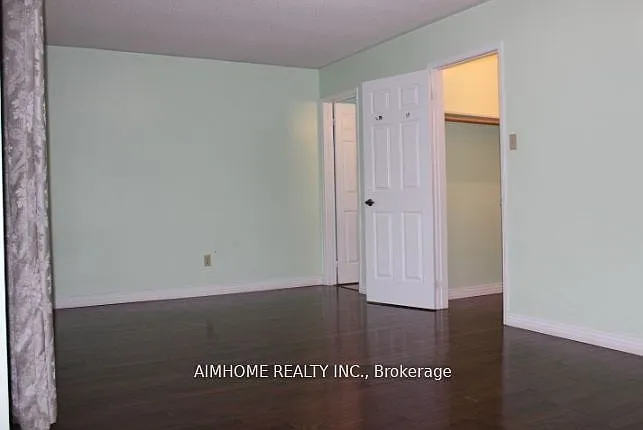 137 Irenemount Cres #UPPER — Photo 12