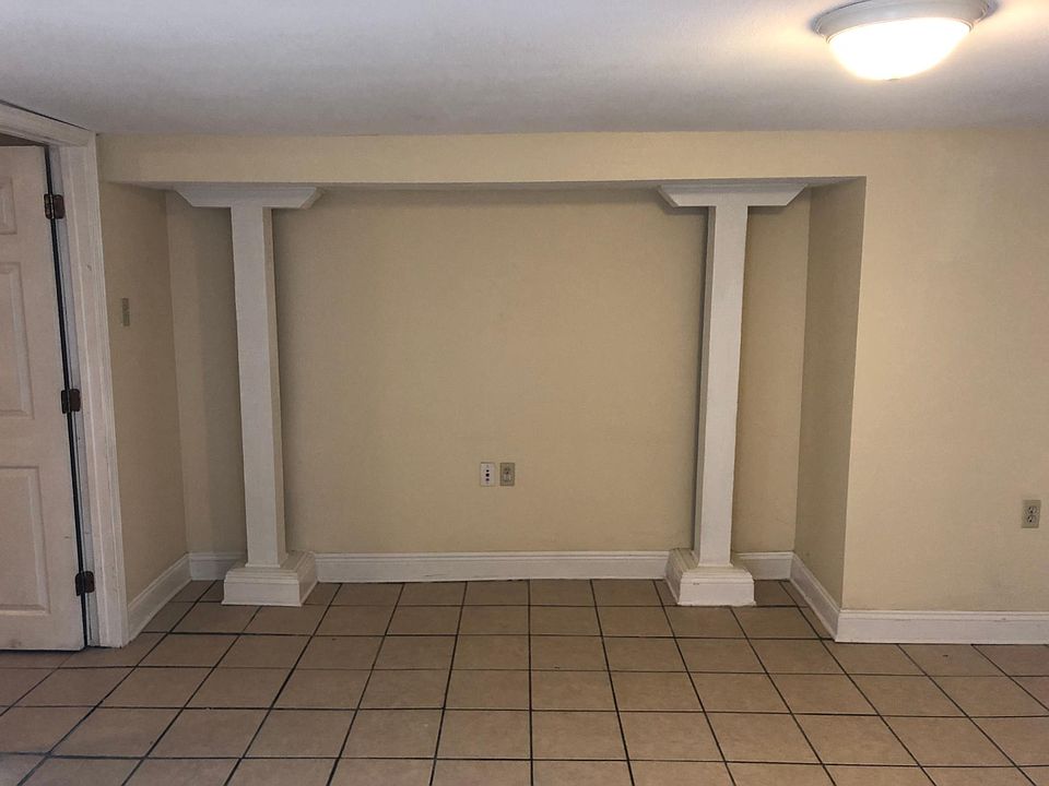 1st image of 4215 Fontainebleau Dr APT A