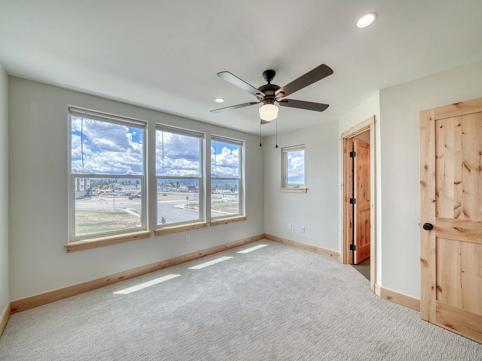 300 McClary Park - 1 — Photo 4