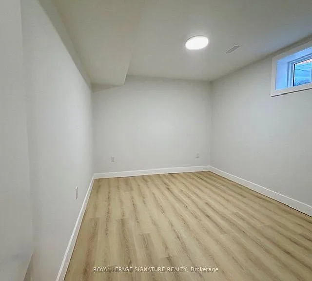 293 Glebemount Ave #LOWER — Photo 11