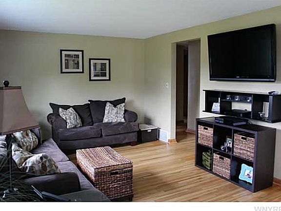 3rd image of 103 Carmen Rd