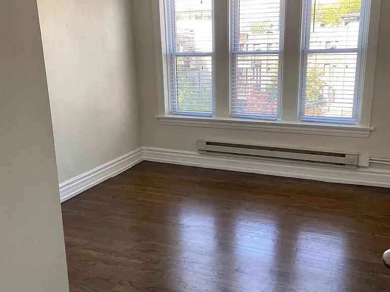 3819 1/2 N Greenview Ave #3 — Photo 4
