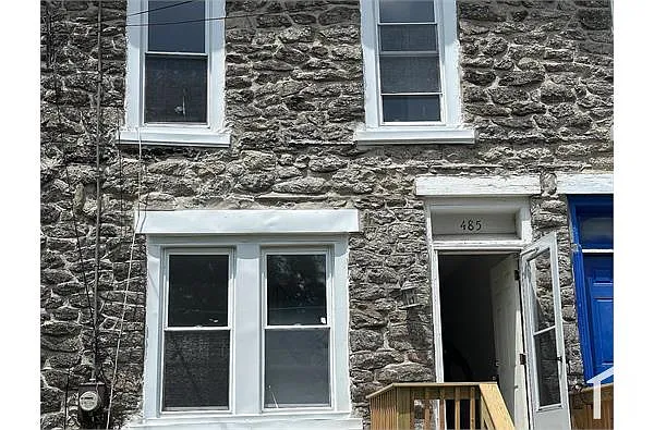 Building Photo - 485 Potterton Hts