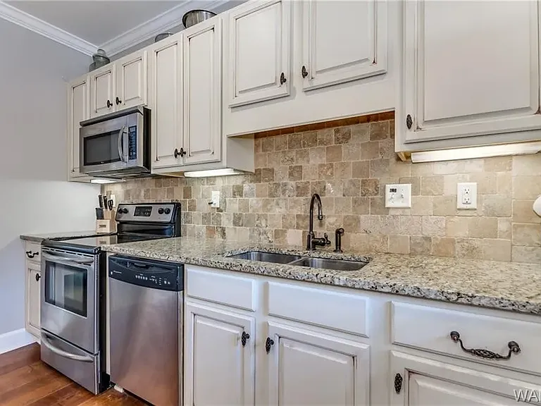 820 Frank Thomas Ave #108 — Photo 8