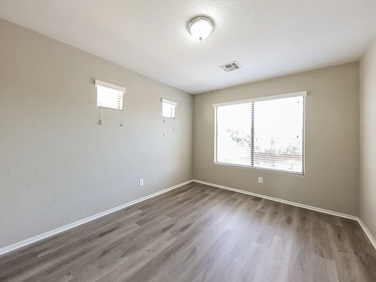 2319 W Running Deer Trl — Photo 10