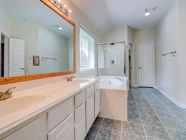3323 Pioneer Bend Ln — Photo 33