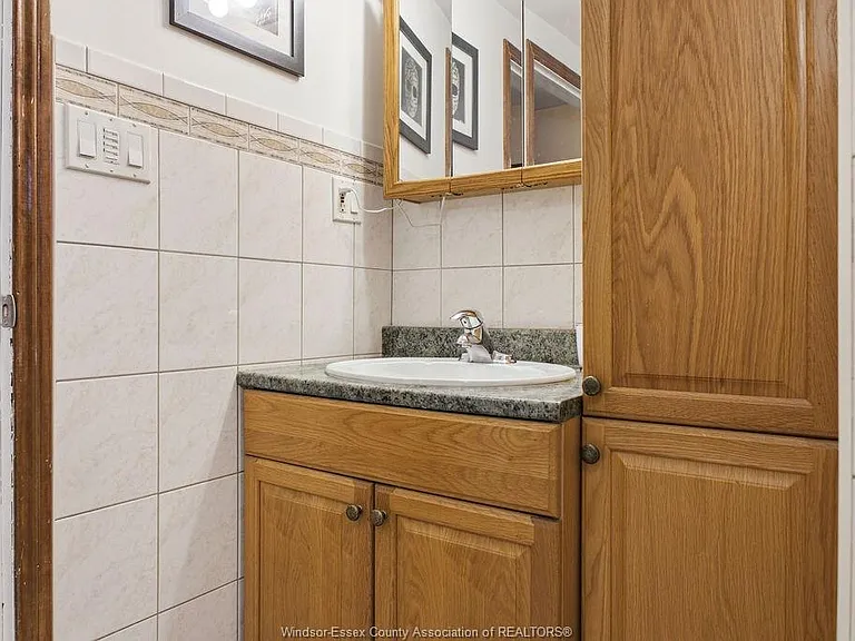 1646 Langlois Ave — Photo 28