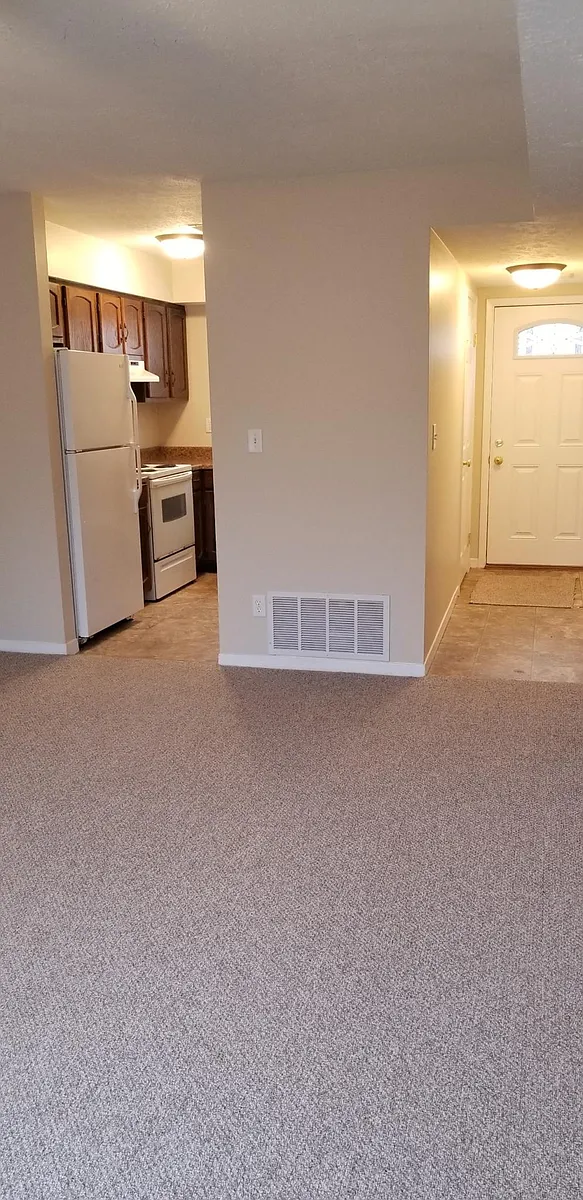 Building Photo - 1406 Sunset Dr #C