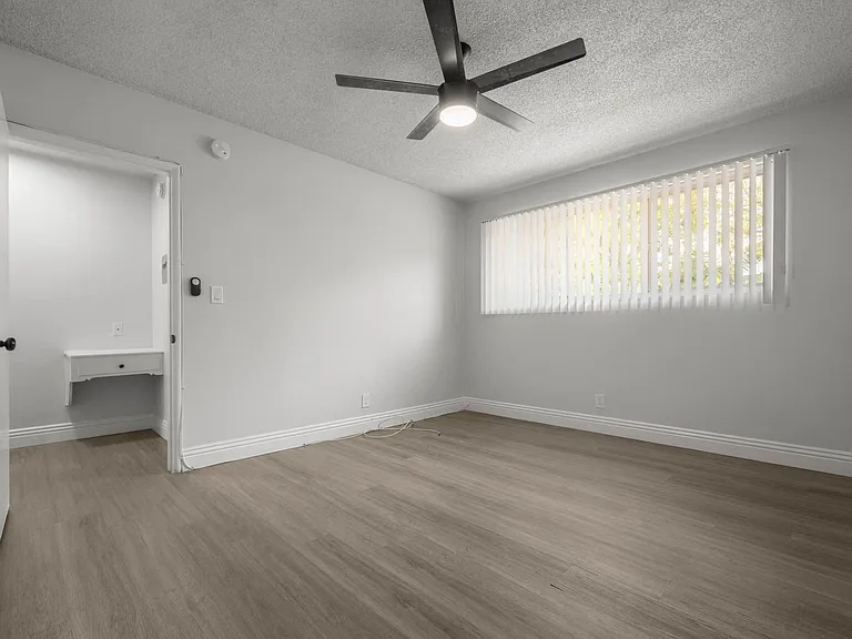 3907 Roxanne Ave — Photo 15