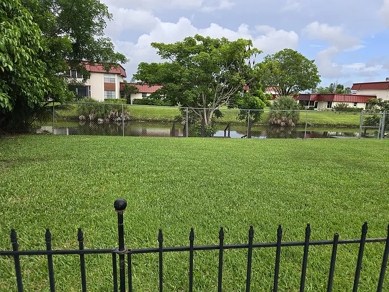 939 Hibiscus Dr — Photo 30