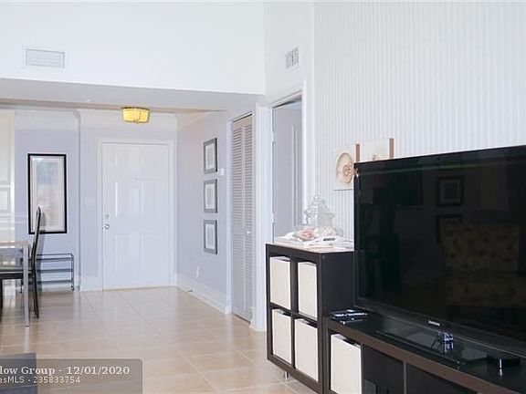 5th image of 649 E Sheridan St APT 408