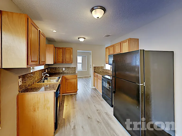 918 Elliott Dr — Photo 7