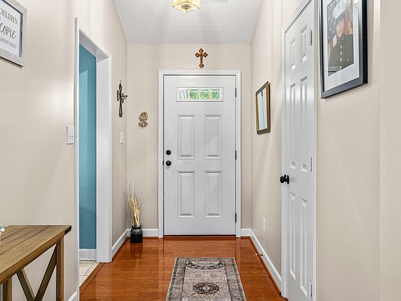 4th image of 910 Camden Ct