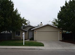 1603 Rosewood Ln, Hanford, CA 93230
