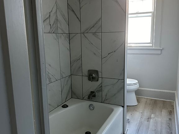 5th image of 1009 Abbey Ln #11