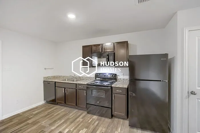 1611 Bryan Ave #B — Photo 10