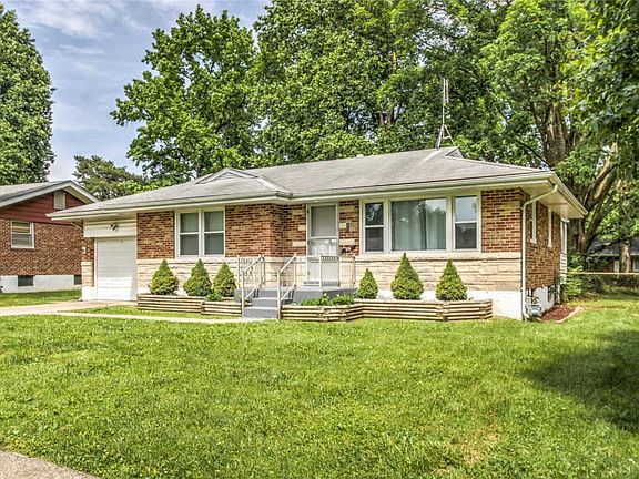 3rd image of 210 Kirk Dr