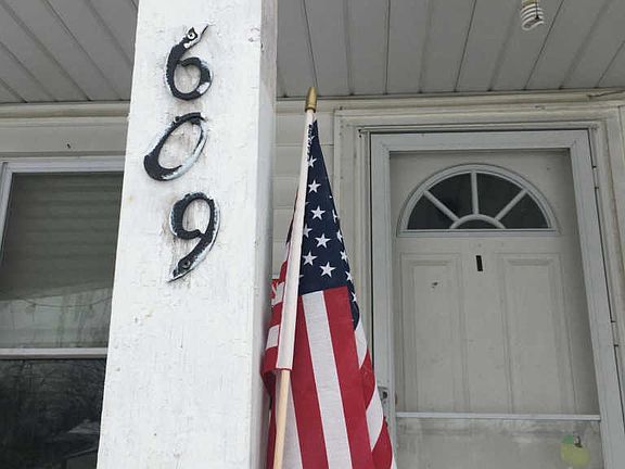 2nd image of 609 E Oliver St