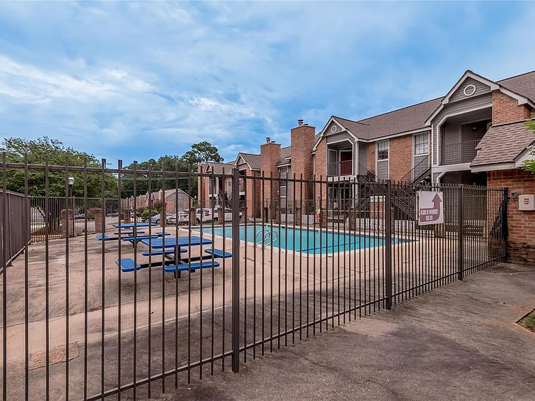 2402 Sycamore Ave #D8 — Photo 21