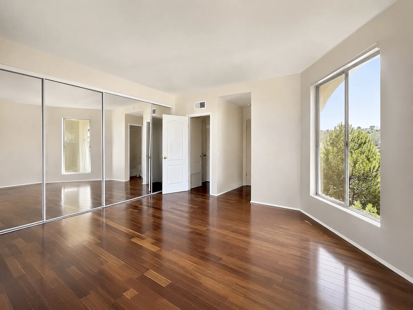 2 bed, 1100 sqft, $3,500 — Photo 4