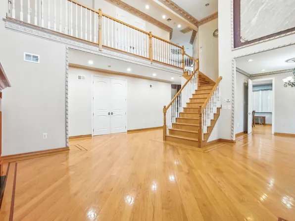 77-16 Kew Forest Lane image 4 of 38