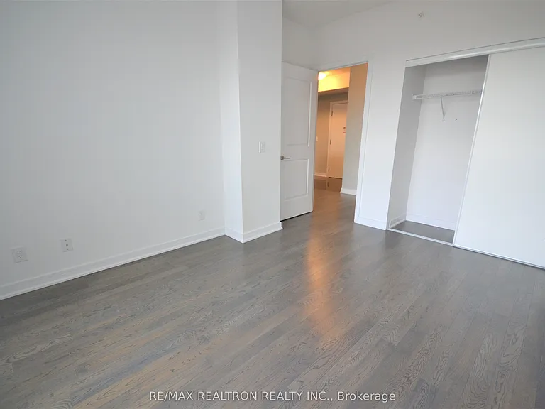 9201 Yonge St #703 — Photo 3