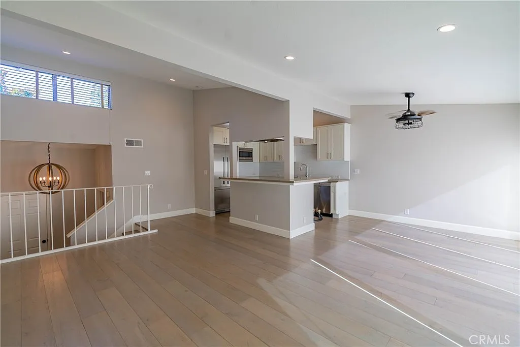 2 bed, 882 sqft, $4,500 — Photo 4