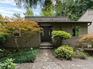4594 SW Caldew St APT A, Portland, OR 97219