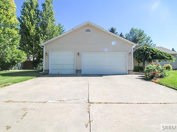 2nd image of 2903 Bluebird Ln
