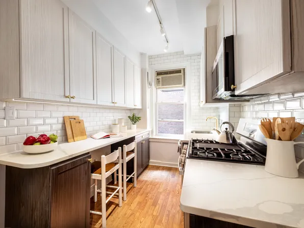 51 East 90th Street image 4 of 7