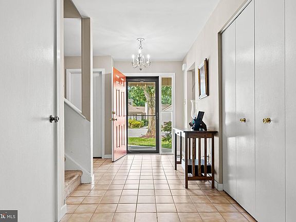 4th image of 350 Devon Way