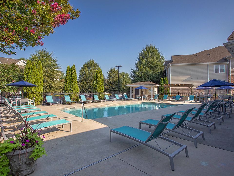 The Stratford at Hillcrest Pool Patio
