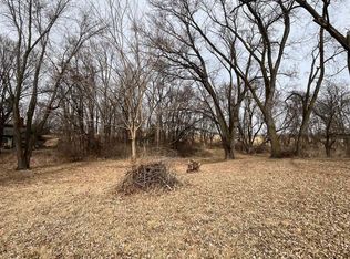 6142 Country Club Rd, Omaha, NE 68152