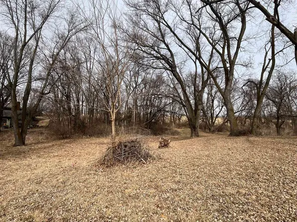 6142 Country Club Rd, Omaha, NE 68152